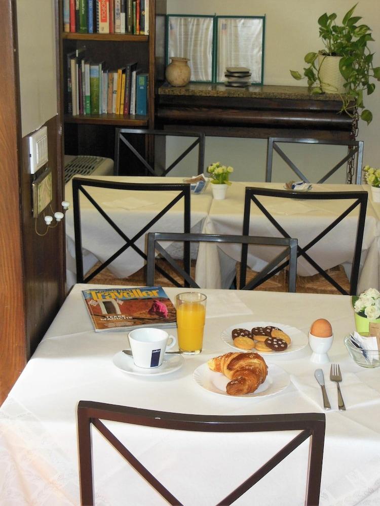 Hotel San Giorgio โบโลญญา ภายนอก รูปภาพ